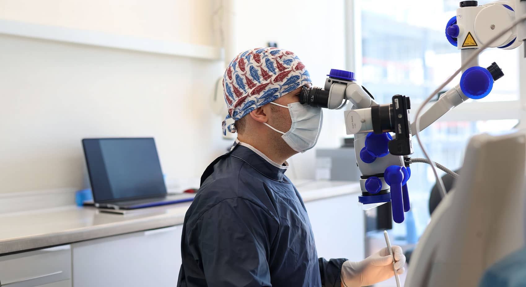 Endodoncia microscópica en Querétaro con microscopio operatorio